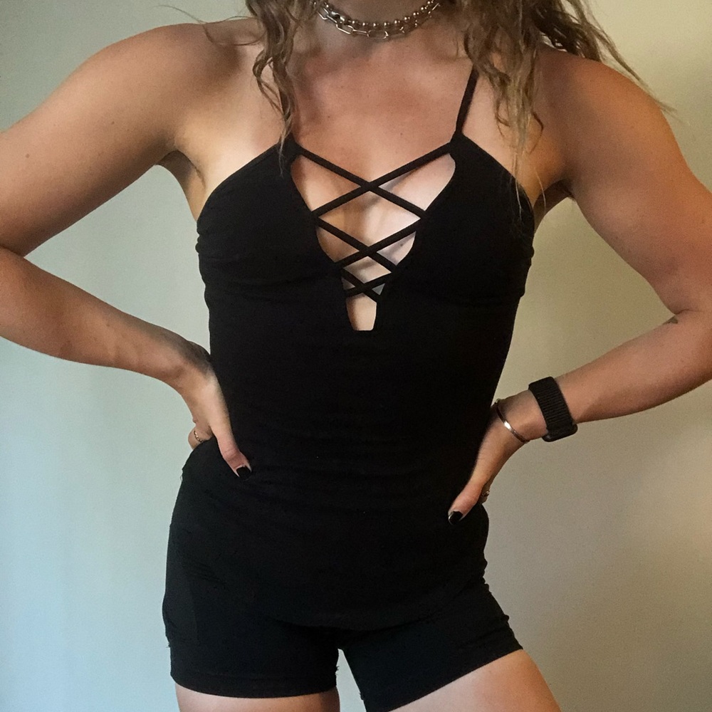 NWOT criss cross tank top